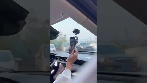 Preview image for the video "Suport auto telefon universal cu ventuza, incarcare USB-C, rotire 360°, prindere ferma pe parbriz".