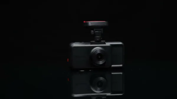 Preview image for the video "Camera auto de bord tripla REDTIGER A6 2.5K, WiFi, Night Vision, GPS, aplicatie dedicata".