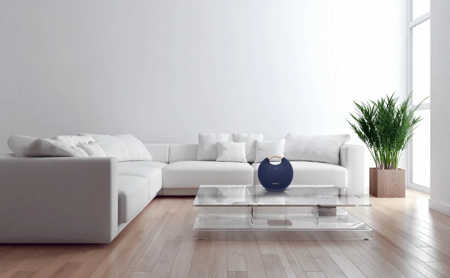harman_kardon_onyx_studio_6_blue_lifestyle_904x560px.png