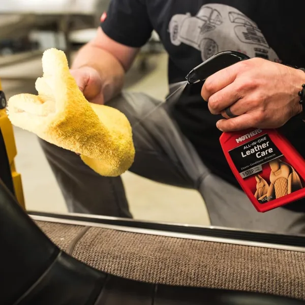 Mothers All-In-One – Solutie pentru curatare si intretinere piele auto, 355 ml