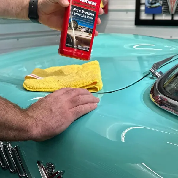 Mothers California Gold – Ceara lichida auto, stralucire intensa si protectie premium, 473ml