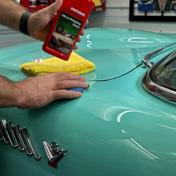 Mothers California Gold – Polish delicat pentru indepartarea oxidarii si pregatirea vopselei, 473ml