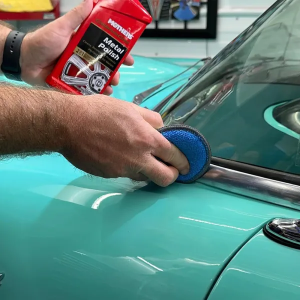 Mothers California Gold – Solutie lichida pentru lustruire metale, 355ml